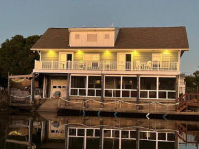New! Beautiful home on canal.